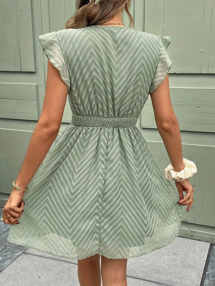 Robe élégante à encolure en V et volants