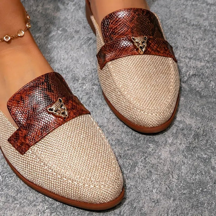 Mules plates élégantes à boucle métallique