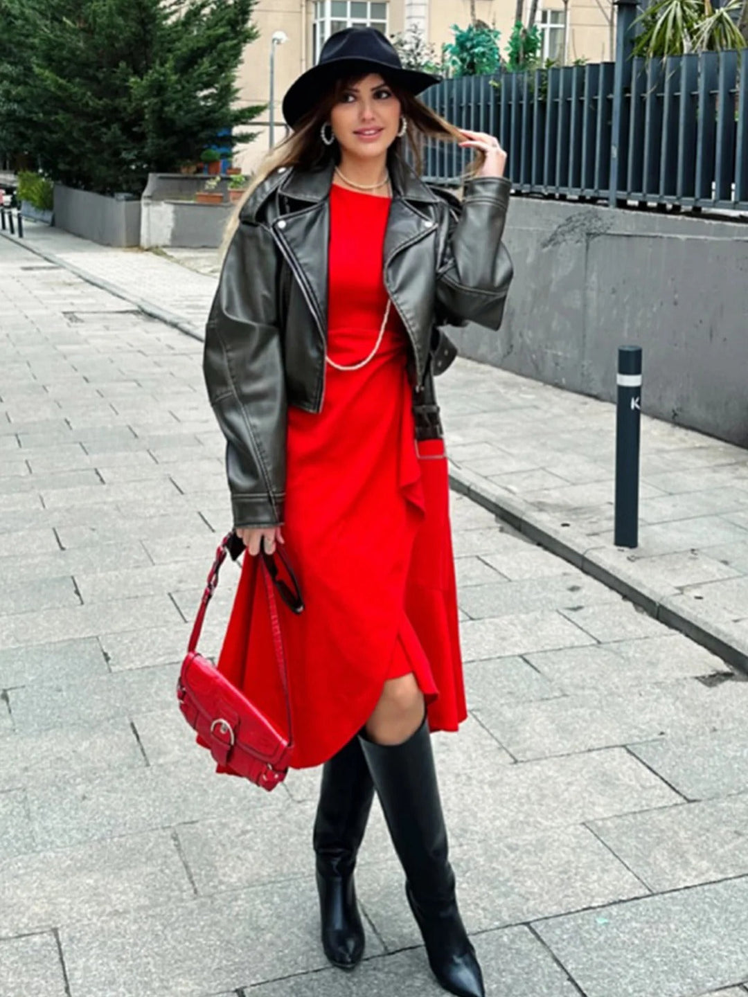 Robe sans manches avec taille torsadée
