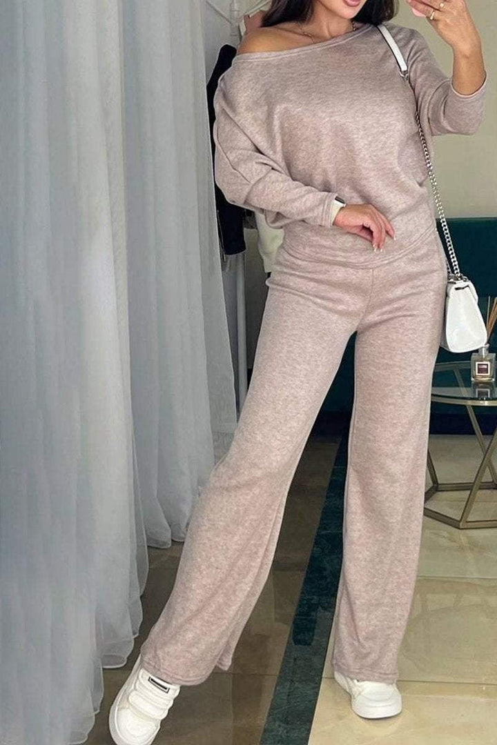 Ensemble avec un haut et un pantalon décontracté